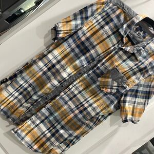 Short sleeve casual button down